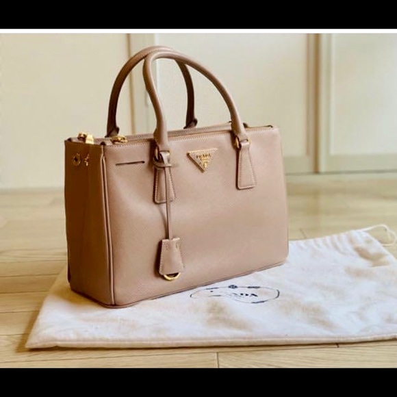 Prada Handbags - ❌Authentic Prada Saffiano  Galleria Bag❌